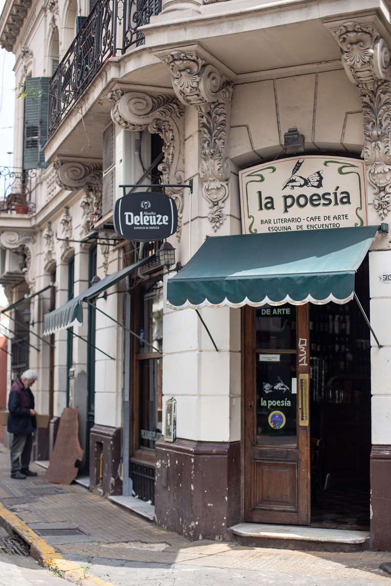 BAR LA POESIA
